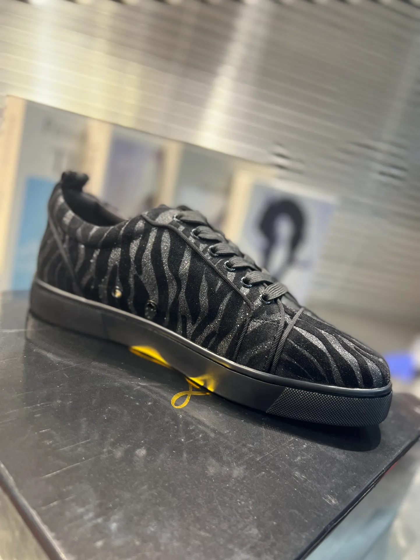 👟👟Ex-factory price 680👟👟 ╔Low-top back printed pink and white model╗ ·Top version customization·²⁰²²𝐬𝐬 𝑪𝒉𝒓𝒊𝒔𝒕𝒊𝒂𝒏 𝑳𝒐𝒖𝒃𝒐𝒖𝒕𝒊𝒏 ▪️No matter the last shape, fabric, diamonds, nails, lining, outsole, they are as close as possible to ZP... ▪️The original sole is specially provided by the original factory ▪️The lining is imported water-dyed cowhide ▪️Private customization time is about 3-7 days —————— Size: Women's 35M-41M Men's 38M-47M, half size can be customized